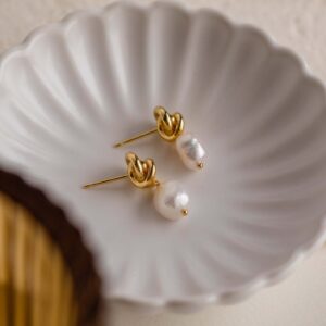 oly-8a8a91f2356bdb87b530e5b4fb9ec9fb Wholesale Valentine S Day Pearl Necklace And Earring Set Gilt Copper Fashion Accessory For Everyday Wear