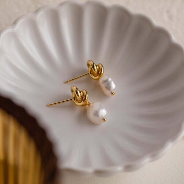 oly-8a8a91f2356bdb87b530e5b4fb9ec9fb Wholesale Valentine S Day Pearl Necklace And Earring Set Gilt Copper Fashion Accessory For Everyday Wear