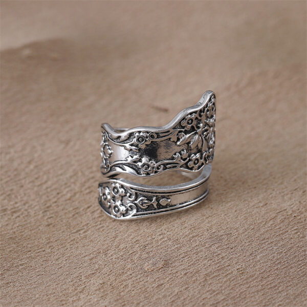 oly-8ba65275048dd841510785782d98a9e2 Wholesale Retro Floral Ring Antiqued Silver Tone Zinc Alloy Jewelry Accessory