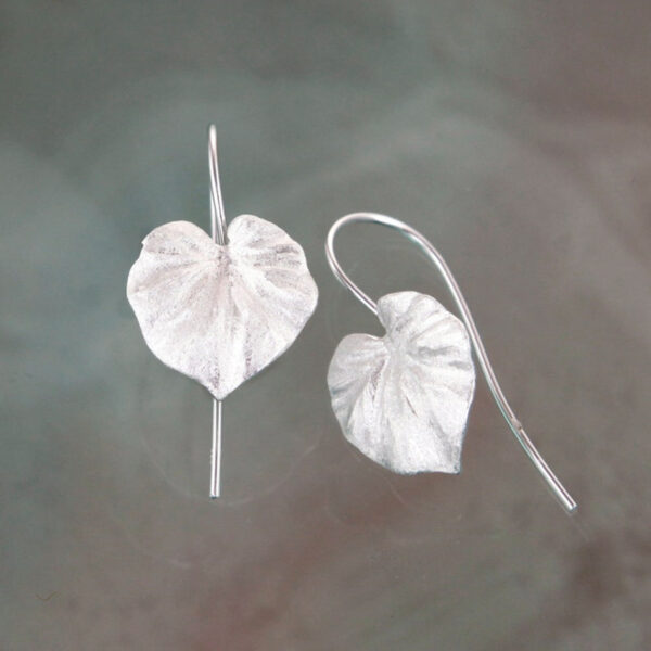 oly-8f160c4d30f8669e3317862421e4939b Wholesale Leaf Shape Alloy Ear Hooks Fashion Accessory Simple Trendy For Boutique Resale