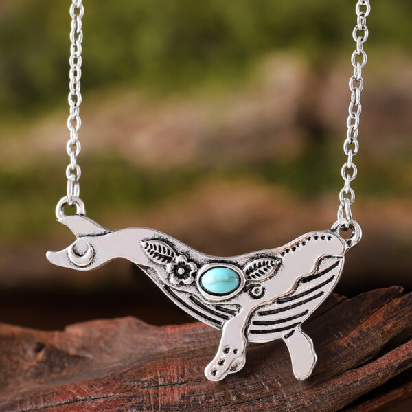 Wholesale Retro Whale Pendant Necklace With Turquoise Accent Antique Silver Finish Bohemian Jewelry Accessory For Gift