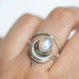 Wholesale Retro Bohemian Moonstone Ring Silver Tone Alloy Fashion Jewelry Accessory For Women Party Gift