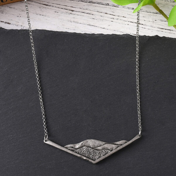 oly-945f91fdca119f1fec9a034f47f6508b Wholesale Mountain Valley Triangle Pendant Necklace Antique Silver Zinc Alloy Fashion Accessory Boutique Resale Gift