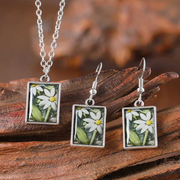 Wholesale Fashion Square Pendant Earring And Necklace Set With Transparent Resin Little Design For Party Wear