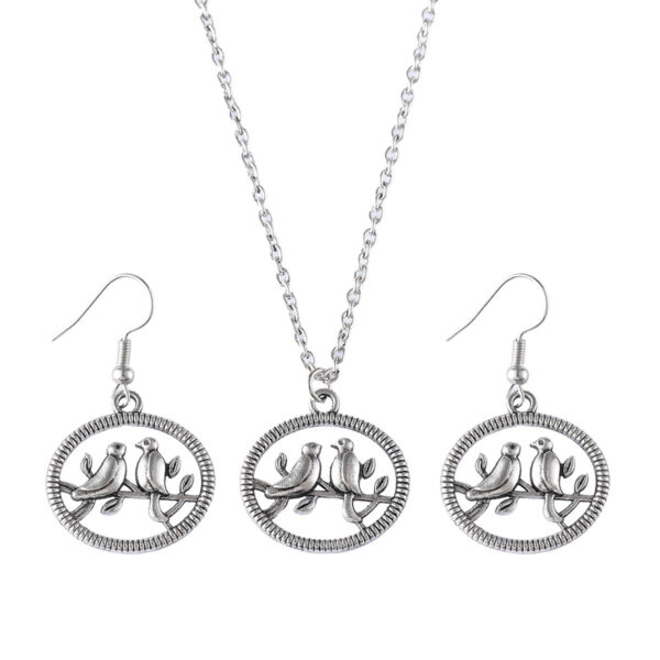 Wholesale Trendy Geometric Circle Hollow Bird Pendant Earrings Necklace Set Retro Alloy Jewelry Boutique Resale