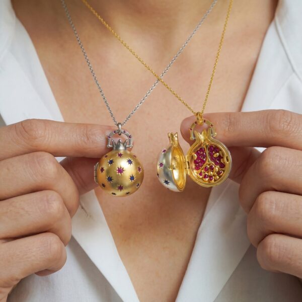 oly-9d33b2bcf4828af50fe5c1a8c33bc086 Wholesale Vintage Pomegranate Openable Locket Necklace Copper Electroplated Fashion Accessory Boutique Resale And Gift