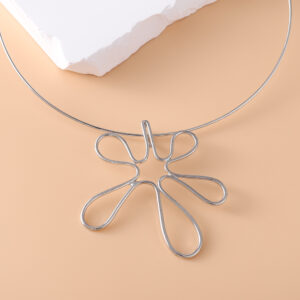 oly-9e2df56db3a2a70ef36369eae09e3f64 Wholesale Trendy Zinc Alloy Hollow Flower Necklace Collar Retro Antique Silver Jewelry Accessory For Everyday And Boutique Resale