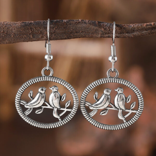 Wholesale Trendy Geometric Circle Hollow Bird Pendant Earrings Necklace Set Retro Alloy Jewelry Boutique Resale