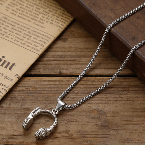 Wholesale Silver Tone Headphone Pendant Necklace Retro Punk Hip Hop Streetwear Zinc Alloy Jewelry Accessory Gift