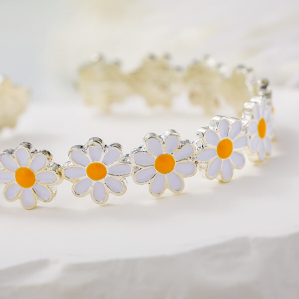 oly-a4019436747b0d0fafd3a81b6692637b Wholesale Vintage White Enamel Bracelet Retro Metal Women S Bangle Chic Party Gift