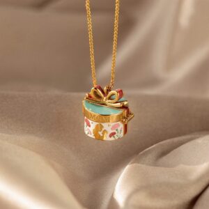 oly-a682ea0f4f15023eea656d3f8dee56b7 Wholesale Gift Box Shape Pendant Necklace With Bow Painted Decorative Design Chic Jewelry Accessory For Mom