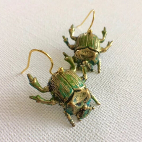 Wholesale Electroplated Zinc Alloy Bronze Beetle Pendant Earrings Vintage Quirky Fashion Accessory Gift