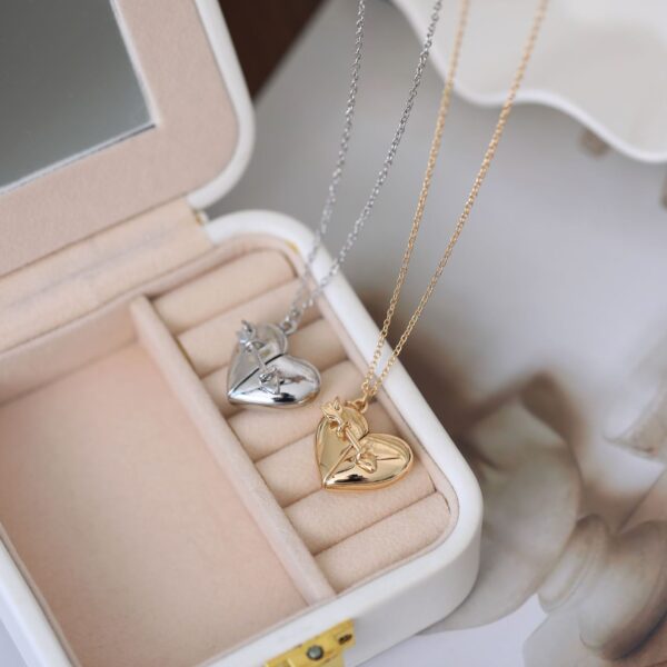oly-aac60d21d23be02830324971c02fc2d1 Wholesale Stylish Openable Heart Locket Necklace Electroplating Copper Photo Pendant Jewelry For Gift