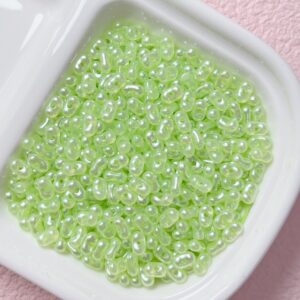 E29-03-fruit green / The size is about 4*6.5mm, the aperture is about 1.2mm