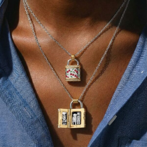 Wholesale en Strawberry Electroplating Copper Photo Locket Necklace With Zircon And Cherry Print Trendy Jewelry Gift For Party Resale
