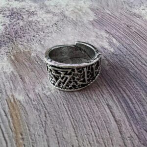 Triangular viking ring*