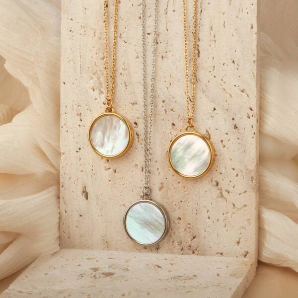oly-b74f71e2dd3b6fd2da9ae7648c16ab0b Wholesale Pet Memorial Photo Locket Necklace Titanium Steel Electroplated Round Pendant Mother Of Pearl Jewelry Accessory For Dog Cat Lovers Gift