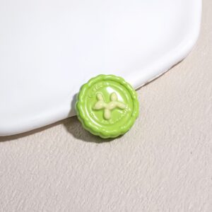 08-fruit green / Size is about 23*23mm, hole diameter is about 2.5mm