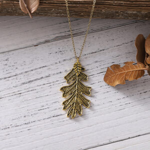 Wholesale Vintage Gold Oak Leaf Pendant Necklace Stylish Fashion Jewelry Accessory For Women