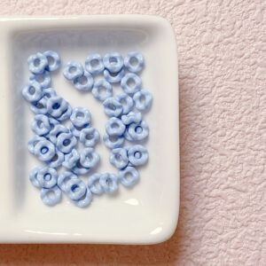 04-light blue / Size is about 6mm, hole is about 2mm (sold by the piece)