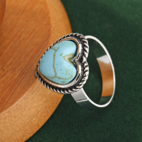 Wholesale Zinc Alloy Electroplated Vintage Bohemian Turquoise Heart Ring Creative Chic Jewelry Accessory For Boutique Resale