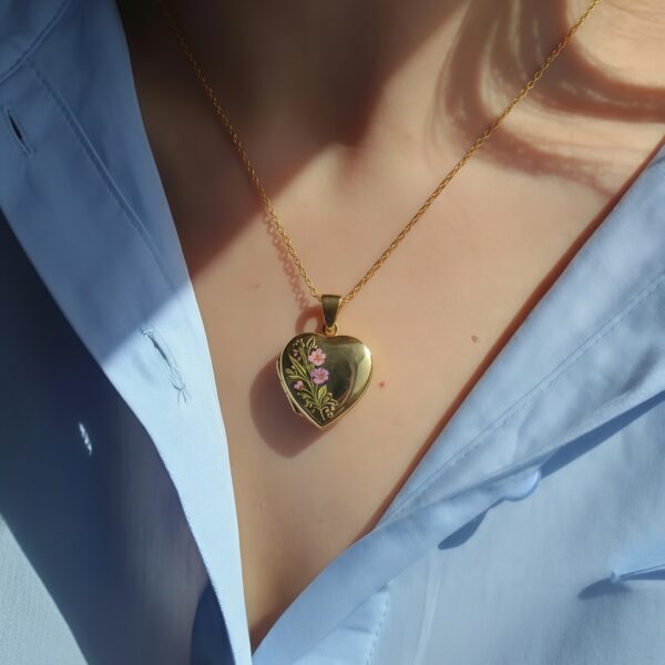 oly-ba88c37c10ab7e48bc2450b525fc7f16 Wholesale Chic Colorful Flower Heart Photo Locket Necklace Copper Pendant Jewelry Accessory For Gift Or Resale