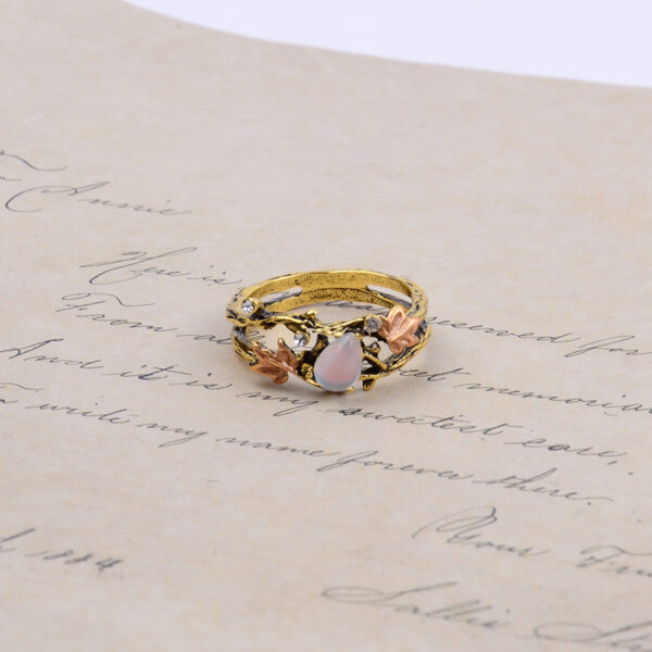 oly-bc4bc4961c11ca73c05d984010e51e51 Wholesale Vintage Maple Leaf Gold Ring Distressed Finish Women S Fashion Jewelry Accessory For Everyday Wear