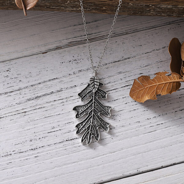 oly-bd11b713b3e4224281c363a939f68395 Wholesale Vintage Oak Leaf Pendant Necklace Ancient Silver Tone Jewelry Accessory For Boutique Resale