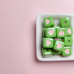 17-Baking Paint Green Love / Size about 12*12mm, aperture about 3mm
