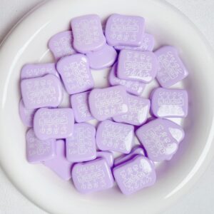 06-light purple / Size is about 19 * 23mm, aperture is about 2mm