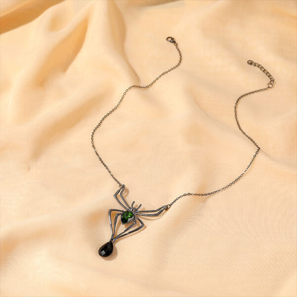oly-bf60ec76f18172508b1135aa622a2cd3 Wholesale Stylish Spider Pendant Necklace Creative Emerald Insect Design Zinc Alloy Collarbone Chain Boutique Resale