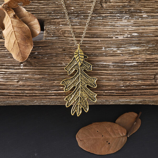 oly-c01880611e6791ca02e165d1dba199c5 Wholesale Vintage Gold Oak Leaf Pendant Necklace Stylish Fashion Jewelry Accessory For Women