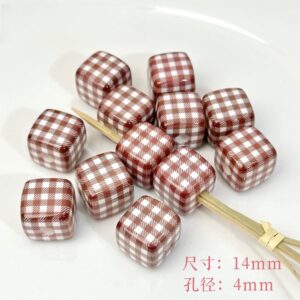 01-brown plaid square / The size is about 14mm, the hole diameter is about 4mm (sold by piece)