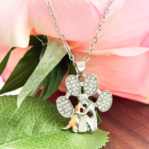 Wholesale Trendy Dog Hugging Paw Print Pendant Necklace Zinc Alloy Pet Memorial Charm Fashion Accessory Gift