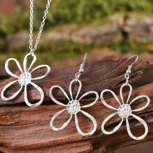 oly-c208c87a770703d1805e6400ad310135 Wholesale Vintage Hollow Flower Earrings And Necklace Set Zinc Alloy Electroplated Jewelry Boutique Resale