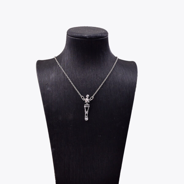 oly-c4f64aa8857a92db0b2fbe84dfa31904 Wholesale Zinc Alloy Antique Silver Skeleton Pendant Necklace Halloween Gothic Fashion Accessory