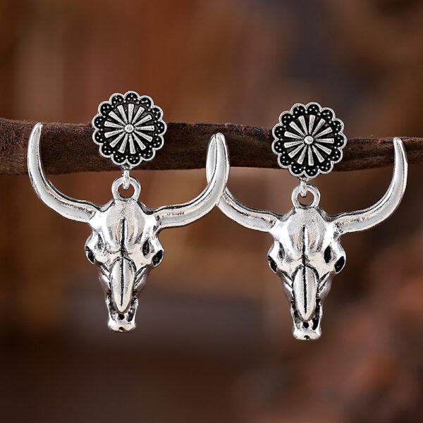 oly-c5a1bc9f32210f6d73fa19c69d03e425 Wholesale Hip Hop Punk Style Bull Head Flower Pendant Earrings Necklace Set Zinc Alloy Electroplated Everyday Use