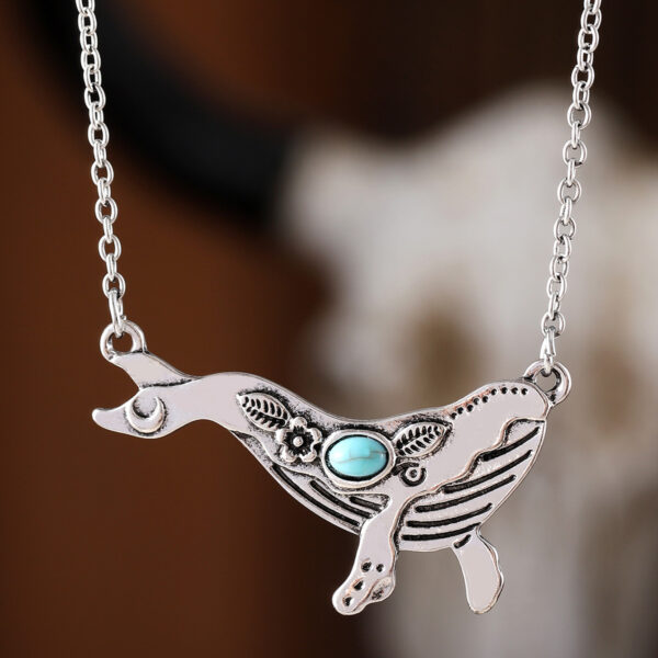 Wholesale Retro Whale Pendant Necklace With Turquoise Accent Antique Silver Finish Bohemian Jewelry Accessory For Gift