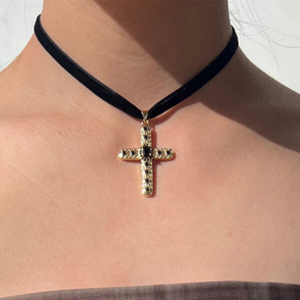 Wholesale Electroplating Tone Gothic Cross Pendant Choker With Zircon And Ribbon Stylish Jewelry Gift For Resale