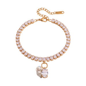 Lamb oval diamond bracelet with protrusion