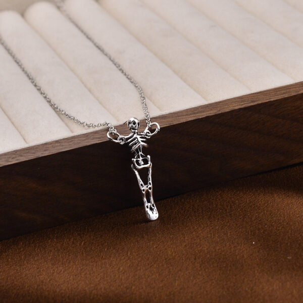 oly-cd99b953d6ae8e16ec6c3910f96f1115 Wholesale Zinc Alloy Antique Silver Skeleton Pendant Necklace Halloween Gothic Fashion Accessory