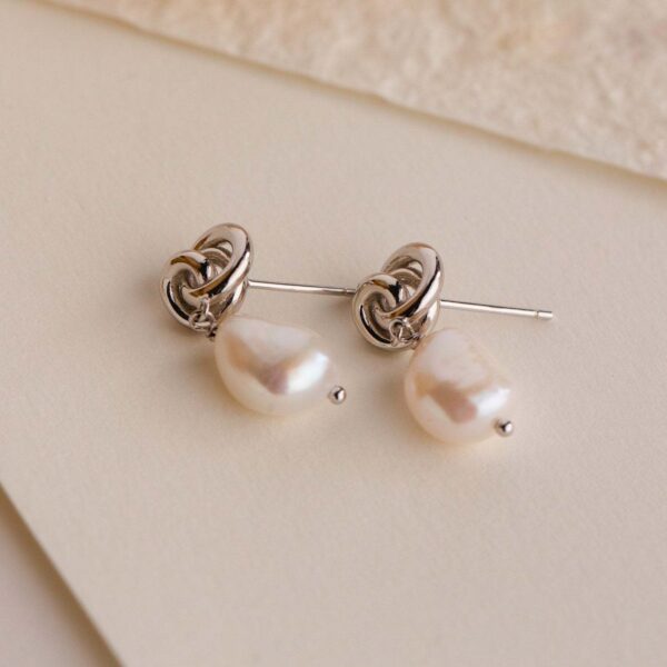 oly-d08daa991881df7c78fc90e6a5e67155 Wholesale Valentine S Day Pearl Necklace And Earring Set Gilt Copper Fashion Accessory For Everyday Wear