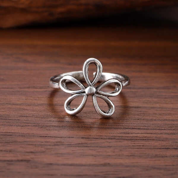 oly-d532c33d52b70b1c64b85afa8faeb6e6 Wholesale Zinc Alloy Antique Silver Flower Ring Adjustable Women S Fashion Jewelry
