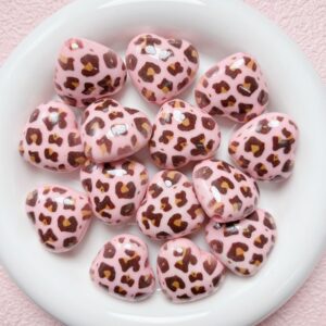 05-pink leopard print love / Size is about 29mm, hole diameter is about 3.5mm