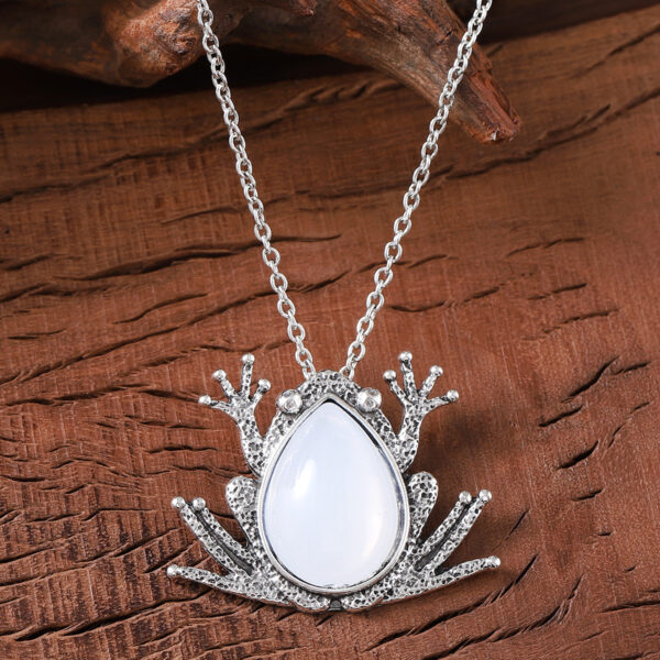 oly-d6cd1acfeabe54ae73e08f964d92f9a4 Wholesale Vintage Style Gemstone Frog Pendant Necklace Antique Silver Zinc Alloy Jewelry Boutique Resale Gift