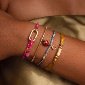 oly-d9729dec39d4d922116149a76ba44427 Wholesale Trendy Woven Rope Bracelet With Heart Pendant Colorful Beaded Unisex Jewelry Accessory For Everyday Wear