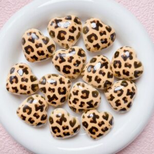 02-light yellow leopard print love heart / Size is about 29mm, hole diameter is about 3.5mm