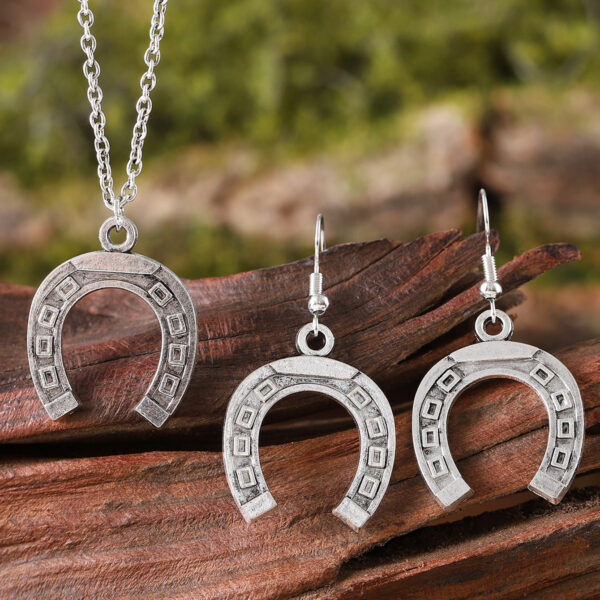 oly-dacdcc26a359f31c2c5042e4d1e5c00e Wholesale Retro Horseshoe Earring And Necklace Set Zinc Alloy Electroplated Chic Boutique Jewelry Accessory