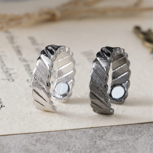 Wholesale Chic Retro Magnetic Ring Black Electroplated Zinc Alloy Adjustable Twill Design Fashion Accessory