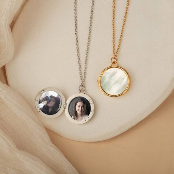 oly-e000b630691604834c7deeb8c1a4cb69 Wholesale Pet Memorial Photo Locket Necklace Titanium Steel Electroplated Round Pendant Mother Of Pearl Jewelry Accessory For Dog Cat Lovers Gift